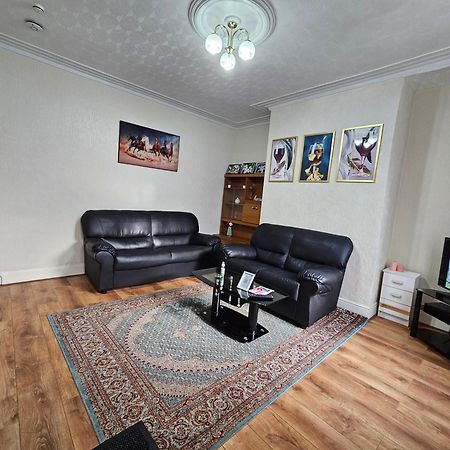Spacious Two Bedroom House, Parking And Wifi 리즈 외부 사진