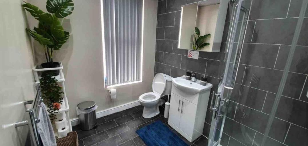 Spacious Two Bedroom House, Parking And Wifi 리즈 외부 사진
