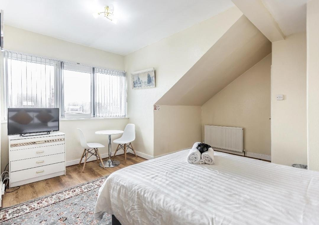 Spacious Two Bedroom House, Parking And Wifi 리즈 외부 사진