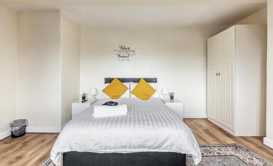 Spacious Two Bedroom House, Parking And Wifi 리즈 외부 사진
