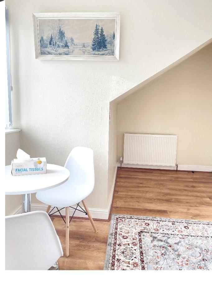 Spacious Two Bedroom House, Parking And Wifi 리즈 외부 사진