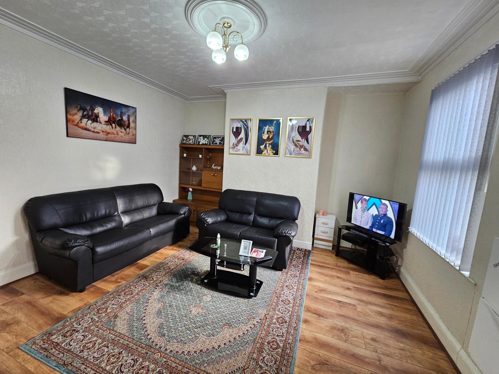 Spacious Two Bedroom House, Parking And Wifi 리즈 외부 사진