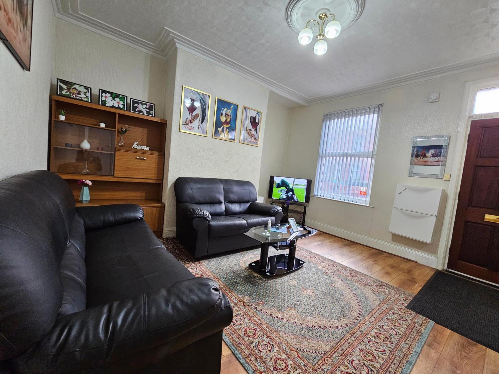 Spacious Two Bedroom House, Parking And Wifi 리즈 외부 사진