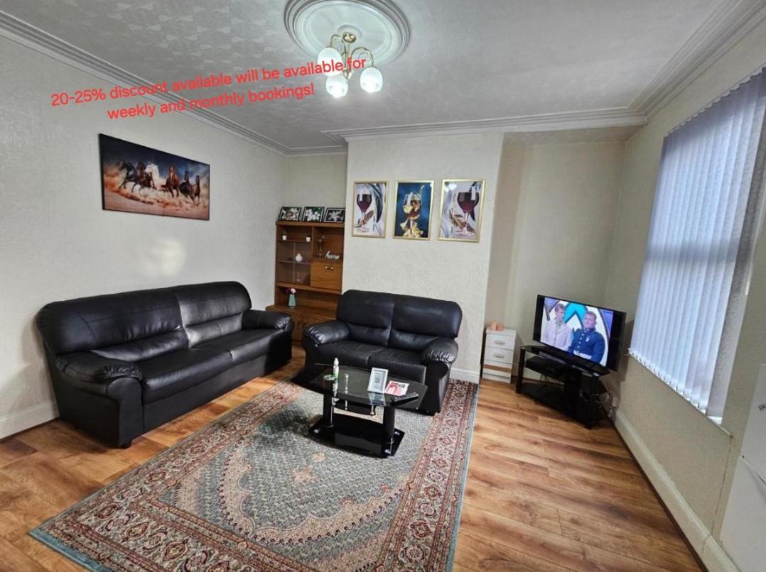 Spacious Two Bedroom House, Parking And Wifi 리즈 외부 사진